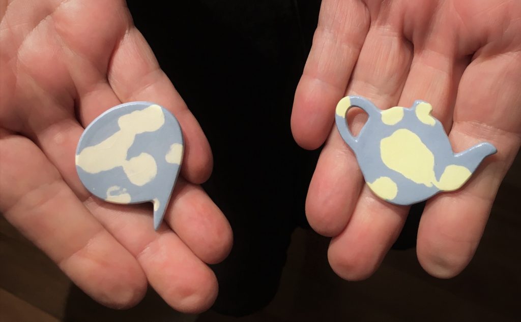 Teapot and speech bubble brooches blue with cloud-like detail